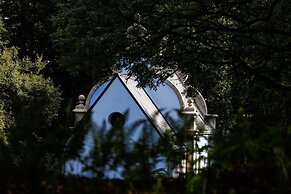 Domaine De Locguénolé & Spa