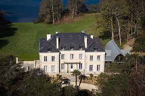Domaine De Locguénolé & Spa