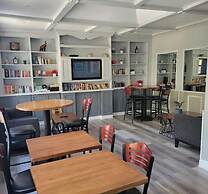 Chicago Parthenon Hostel