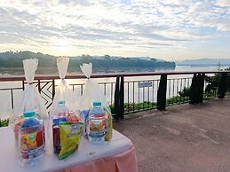 Chiangkhong Teak Garden Riverfront Onsen Hotel