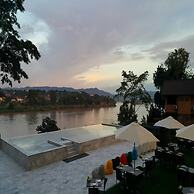 Chiangkhong Teak Garden Riverfront Onsen Hotel