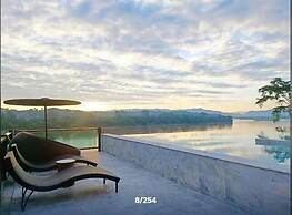 Chiangkhong Teak Garden Riverfront Onsen Hotel