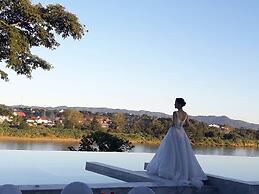 Chiangkhong Teak Garden Riverfront Onsen Hotel