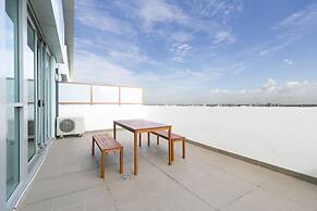 Penthouse near Airport & CBD