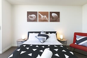 Penthouse near Airport & CBD