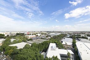 Penthouse near Airport & CBD