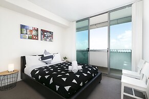 Penthouse near Airport & CBD