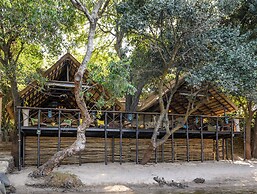 Ichingo Chobe River Lodge