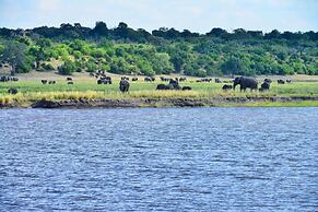 Ichingo Chobe River Lodge