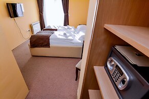 Hotel Majna