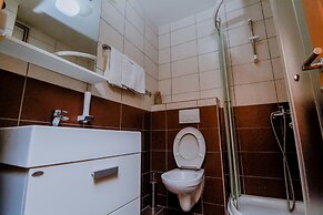 Hotel Majna