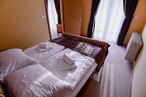 Hotel Majna