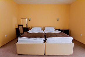 Hotel Majna