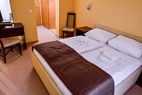 Hotel Majna