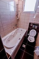 Hotel Majna