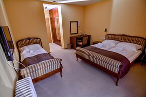 Hotel Majna
