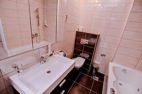 Hotel Majna