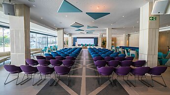 L'Azure Hotel