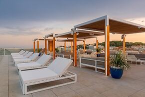 L'Azure Hotel
