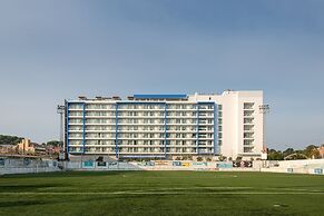 L'Azure Hotel