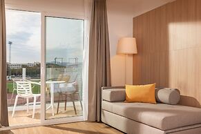 L'Azure Hotel