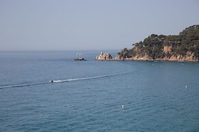 L'Azure Hotel