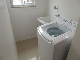 Lindo Amplo 3 Quarto em Prédio Frente Mar