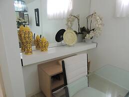 Lindo Amplo 3 Quarto em Prédio Frente Mar