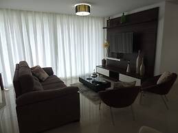 Lindo Amplo 3 Quarto em Prédio Frente Mar