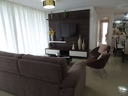 Lindo Amplo 3 Quarto em Prédio Frente Mar