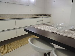 Lindo Amplo 3 Quarto em Prédio Frente Mar