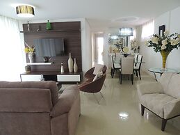 Lindo Amplo 3 Quarto em Prédio Frente Mar