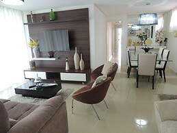 Lindo Amplo 3 Quarto em Prédio Frente Mar