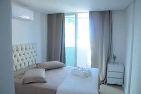 Lindo Amplo 3 Quarto em Prédio Frente Mar