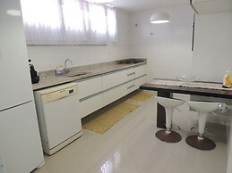 Lindo Amplo 3 Quarto em Prédio Frente Mar