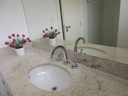 Lindo Amplo 3 Quarto em Prédio Frente Mar