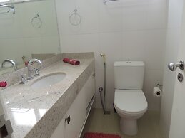 Lindo Amplo 3 Quarto em Prédio Frente Mar