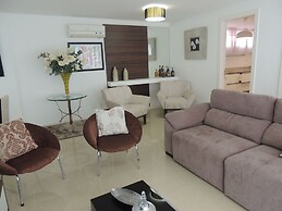 Lindo Amplo 3 Quarto em Prédio Frente Mar