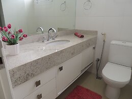 Lindo Amplo 3 Quarto em Prédio Frente Mar