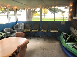 Active Lakeview Escape