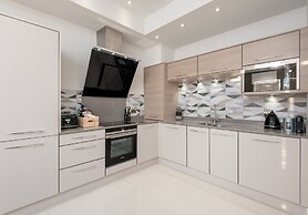 Silver Lining - Penthouse with parking