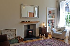 Silver Lining - Gilmore Place Apartment