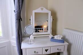 Silver Lining - Gilmore Place Apartment