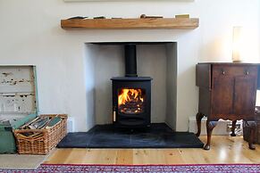 Silver Lining - Gilmore Place Apartment