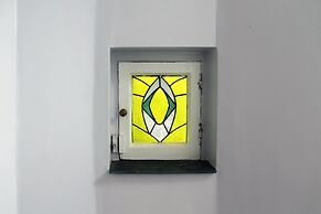 Silver Lining - Gilmore Place Apartment