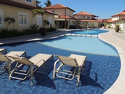 Casa com 3 Quartos em Condomínio Geriba