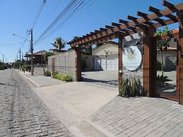 Casa com 3 Quartos em Condomínio Geriba