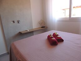 Casa com 3 Quartos em Condomínio Geriba