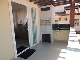 Casa com 3 Quartos em Condomínio Geriba