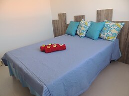 Casa com 3 Quartos em Condomínio Geriba